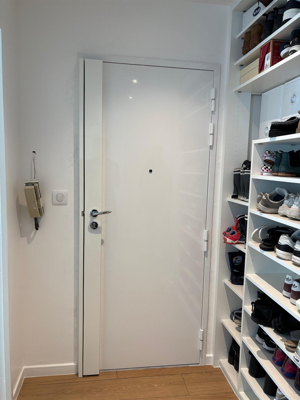 Porte blindée blanche installée