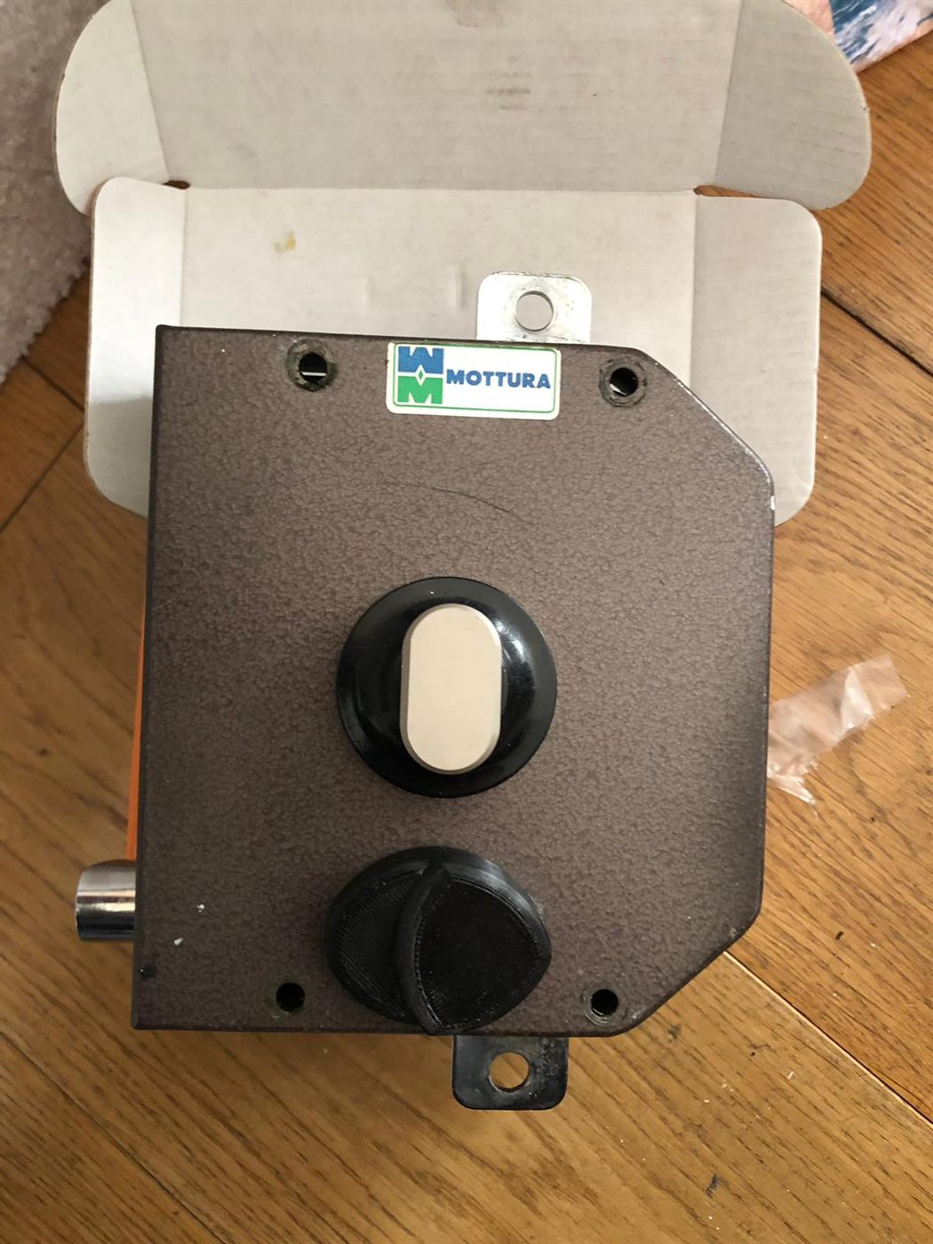 Serrure Mottura installée